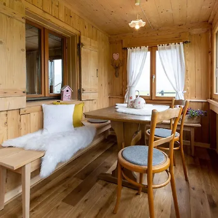 Liebevoll Sanierte In Einem Alten Bregenzerwaelderhaus Lejlighed